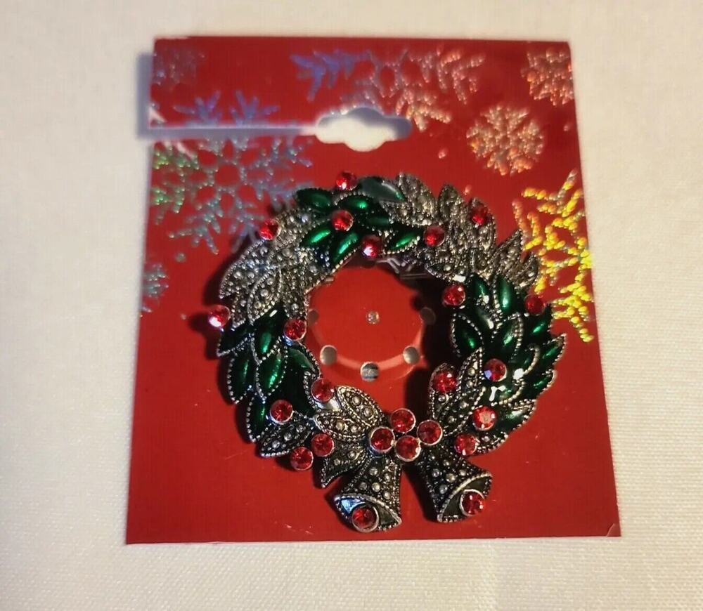 Kohl's Wreath Brooch New Green Silver Bells Holly Berries NEW